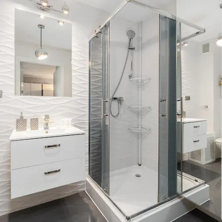 Konduktorska Z Parkingiem I Ogródkiem - W Spokojnej Dzielnicy By Renters *