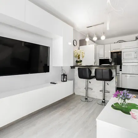 Konduktorska Z Parkingiem I Ogródkiem - W Spokojnej Dzielnicy By Renters