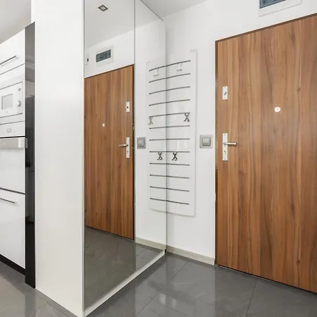 Konduktorska Z Parkingiem I Ogródkiem - W Spokojnej Dzielnicy By Renters *