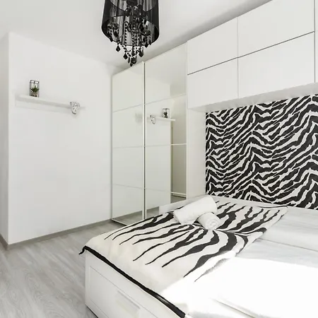 Konduktorska Z Parkingiem I Ogródkiem - W Spokojnej Dzielnicy By Renters Apartament Wrocław