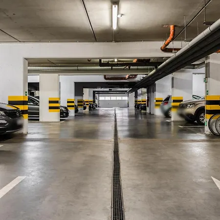 Konduktorska Z Parkingiem I Ogrodkiem - W Spokojnej Dzielnicy By Renters Lägenhet Wrocław