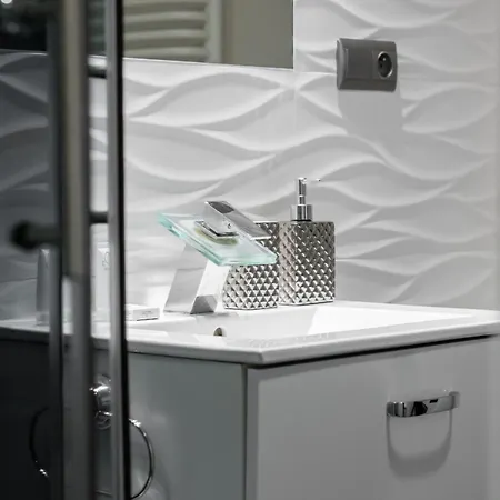 Konduktorska Z Parkingiem I Ogrodkiem - W Spokojnej Dzielnicy By Renters