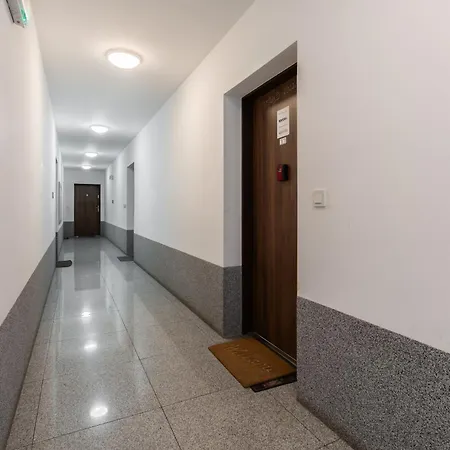 Konduktorska Z Parkingiem I Ogrodkiem - W Spokojnej Dzielnicy By Renters Lägenhet Wrocław