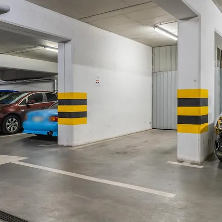 Konduktorska Z Parkingiem I Ogrodkiem - W Spokojnej Dzielnicy By Renters Lägenhet *